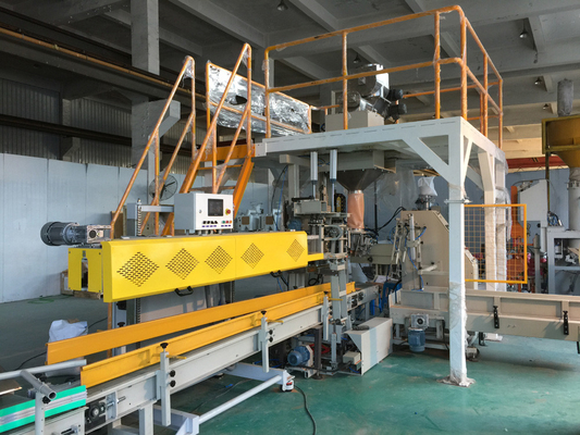 Automatic Granule Weighing Packing Machine For 25kg Solid Urea / Polymer Bound Rubber Chemicals